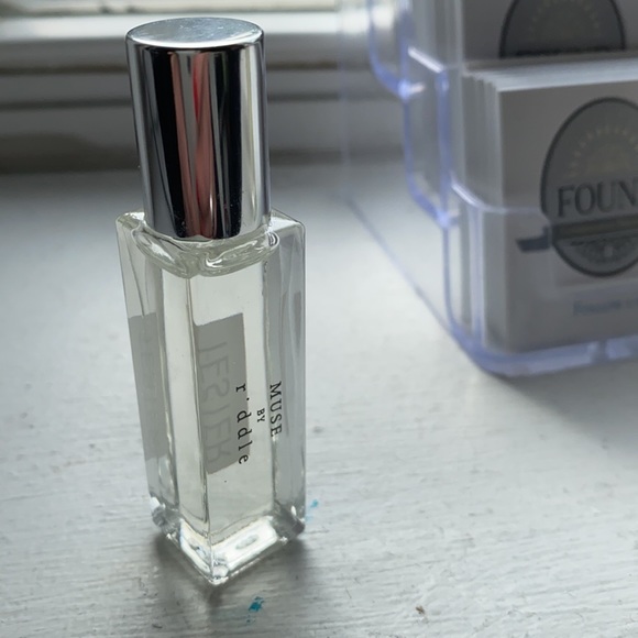 Riddle Oil 8 ml rollerball in "Muse" - Picture 2 of 3